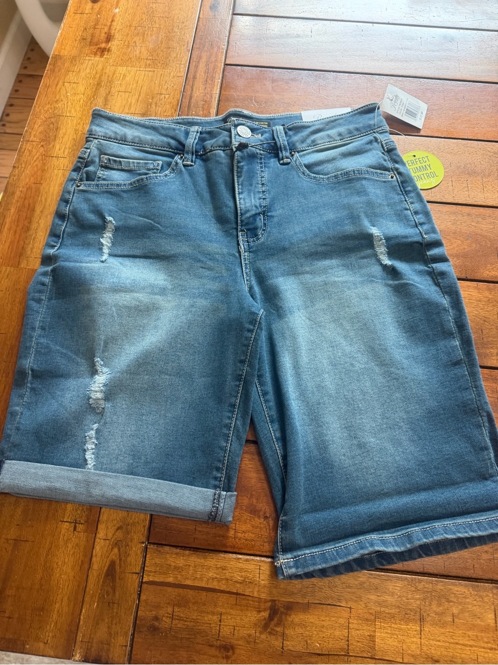 Women's Royalty Signature Slim Stretch Bermuda High-Rise Shorts Sz 6Petite NWT